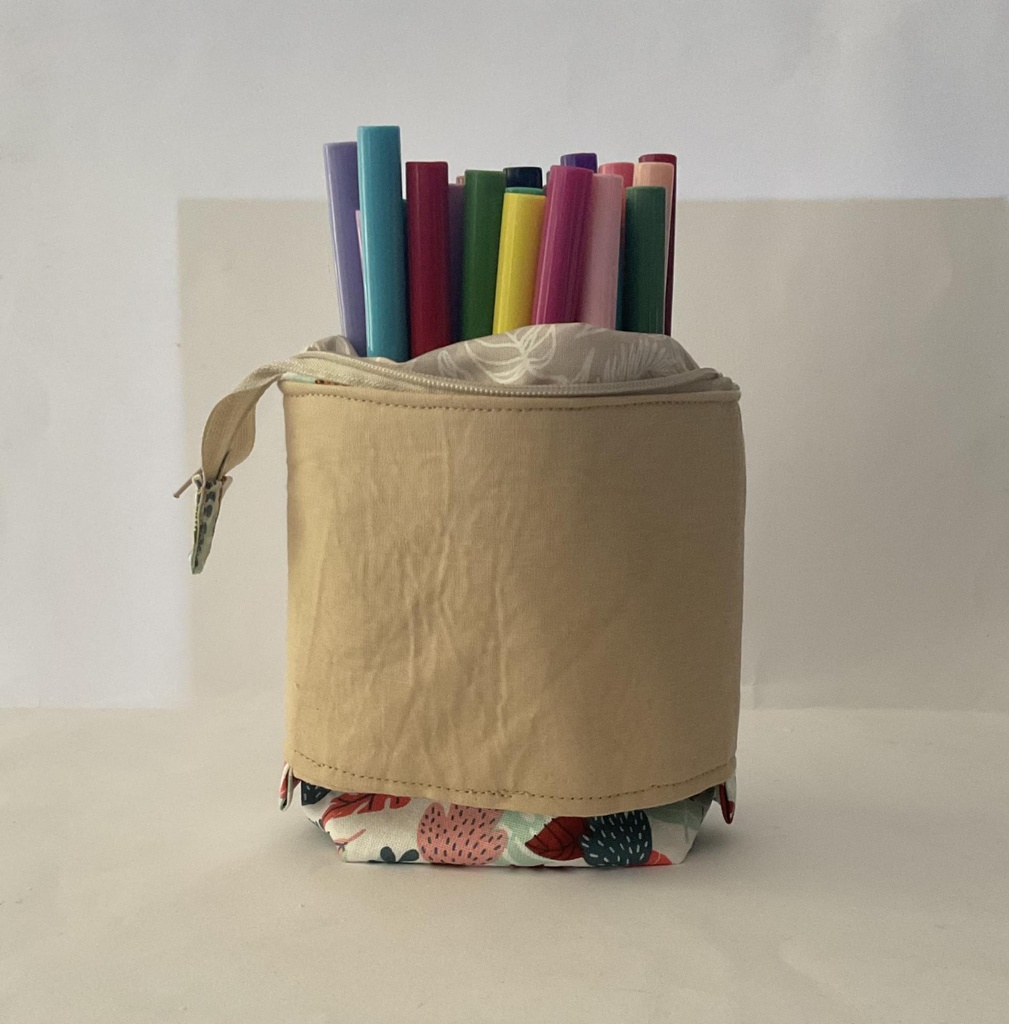 Trousse pot de crayon beige à motifs